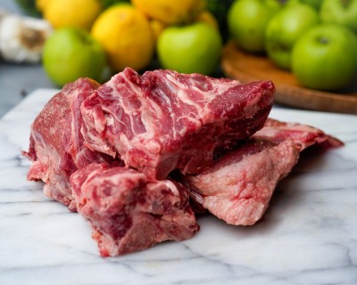 Свинина на кости охлаждённая 1 кг - купить в Свободном